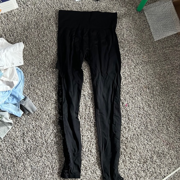 PINK ripped leggings! - Picture 1 of 4